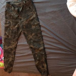 Size Large Green Camo High Waist Joggers